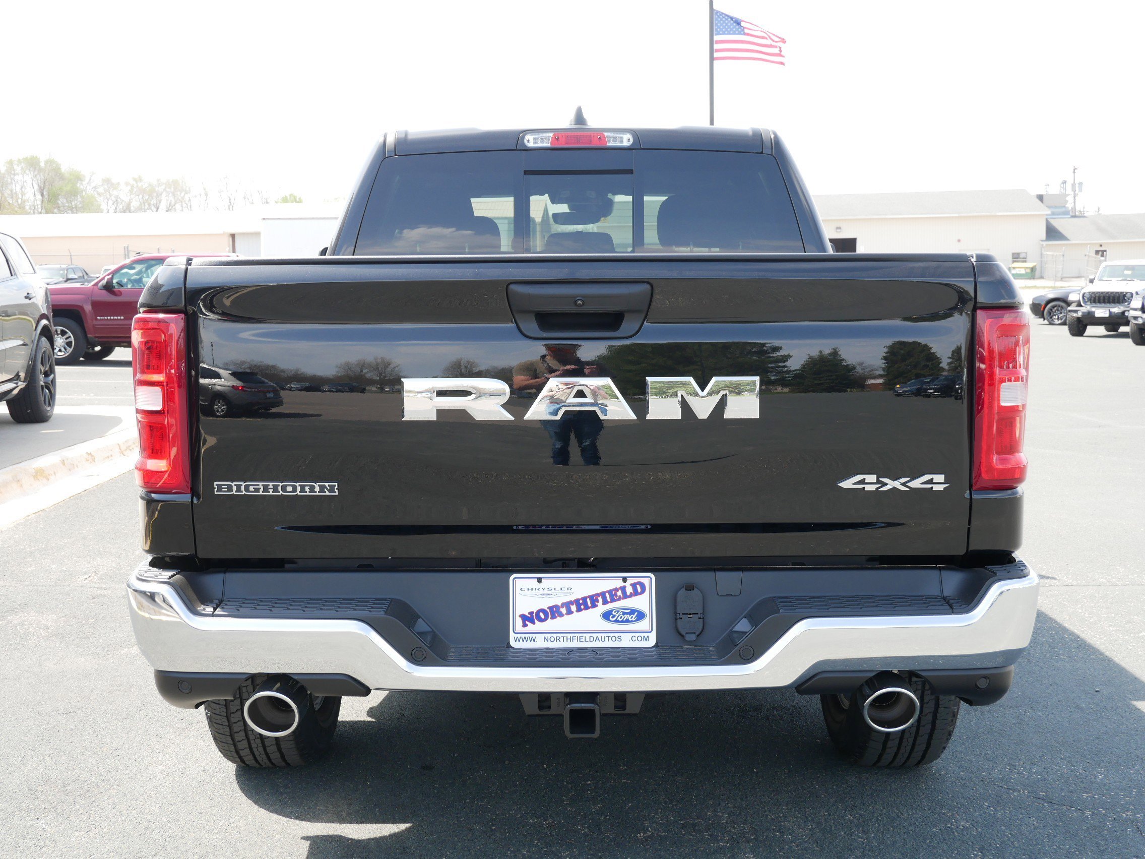 New 2026 Diamond Black Crystal Pearl-Coat Exterior Paint RAM Big Horn image 7