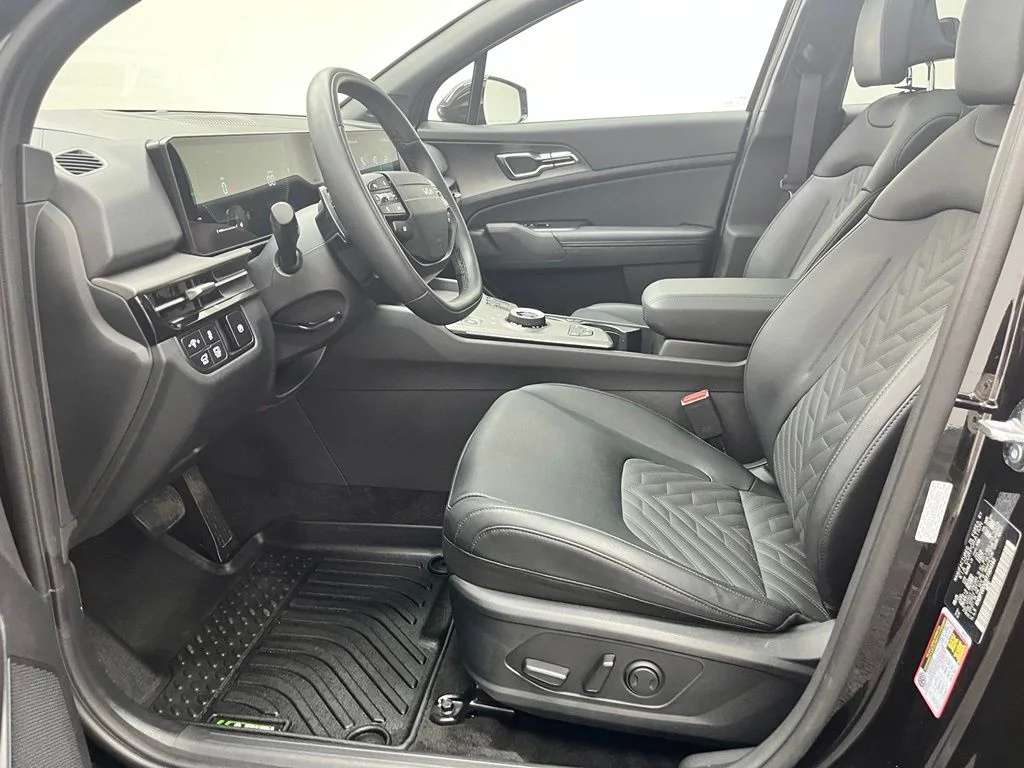 Used 2026 Black Kia X-Line image 21