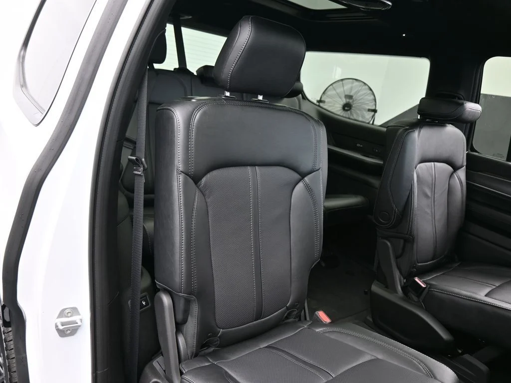 New 2026 Bright White Clear-Coat Exterior Paint Jeep Limited Reserve image 42