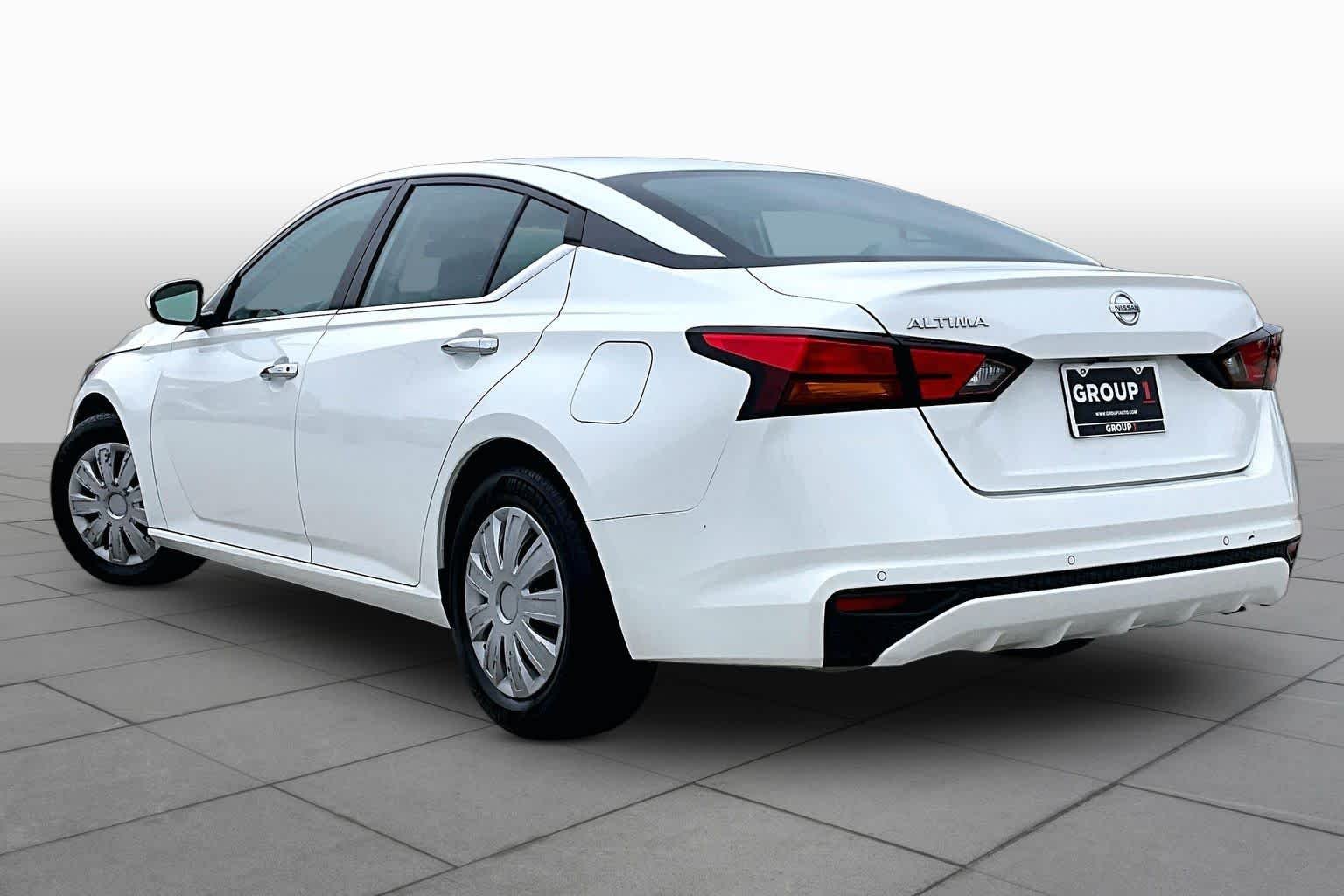 Used 2021 Glacier White Nissan 2.5 S image 12