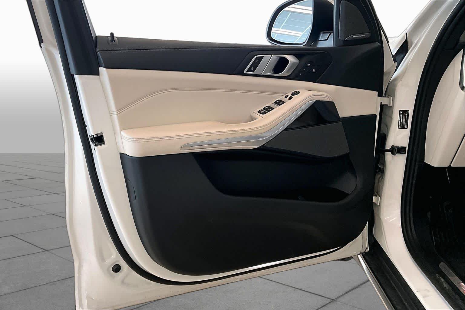 Used 2024 Alpine White BMW sDrive40i image 20