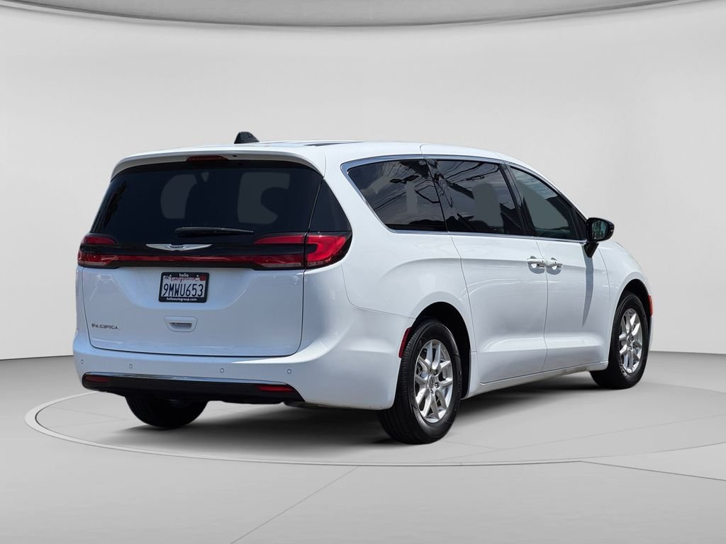Used 2024 White Chrysler Touring image 32