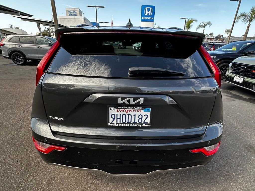 Used 2023 Gray Kia Wind image 8