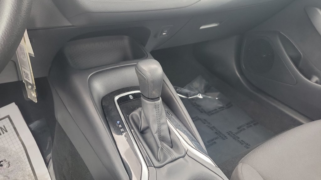 Used 2025 White Toyota LE image 15