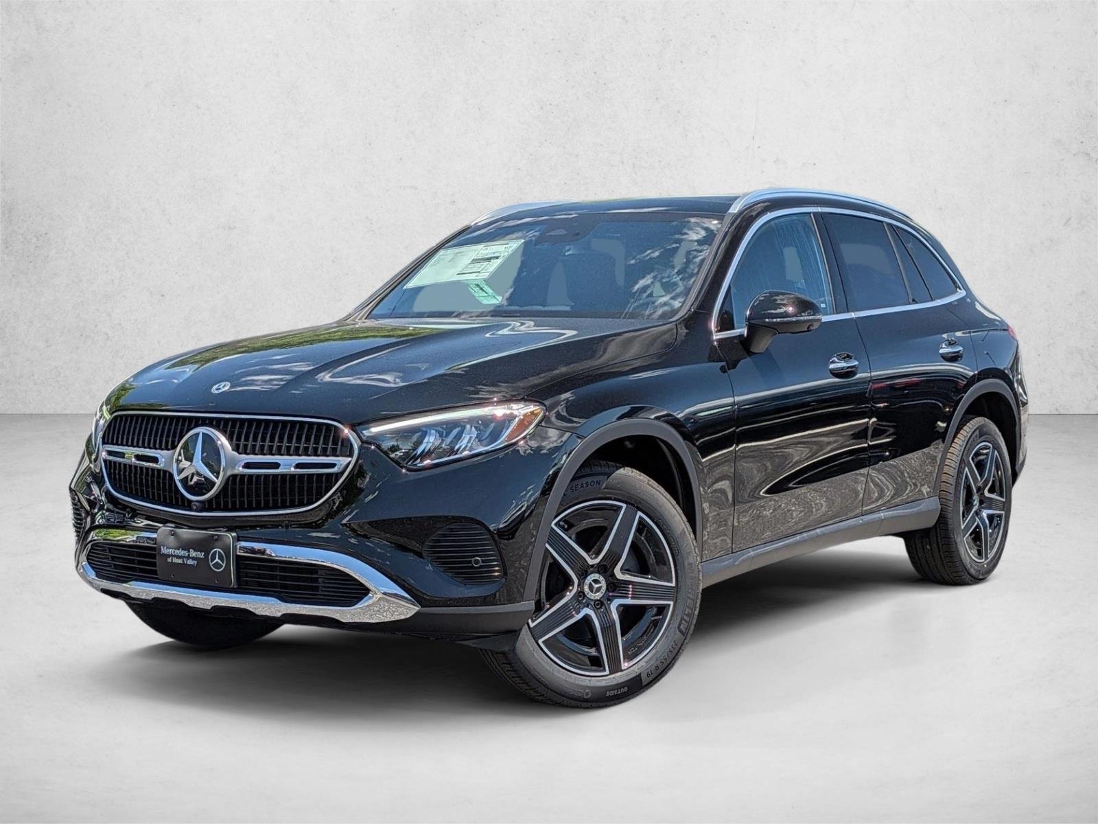 New 2026 Black Mercedes-Benz GLC300 image 1
