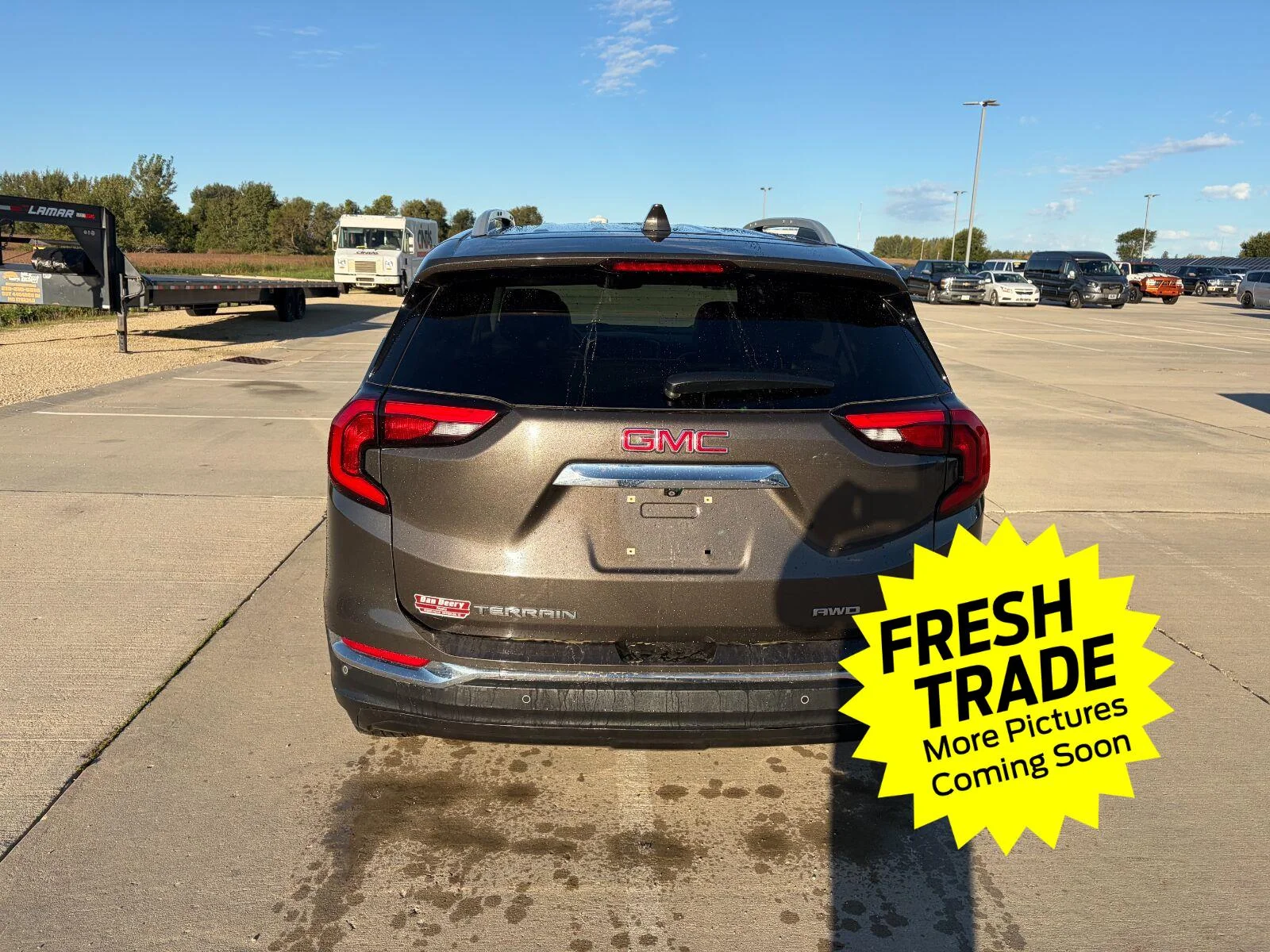 Used 2019 Graphite Gray Metallic GMC SLT image 3