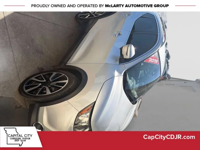 Used 2019 Silver Nissan SL image 1