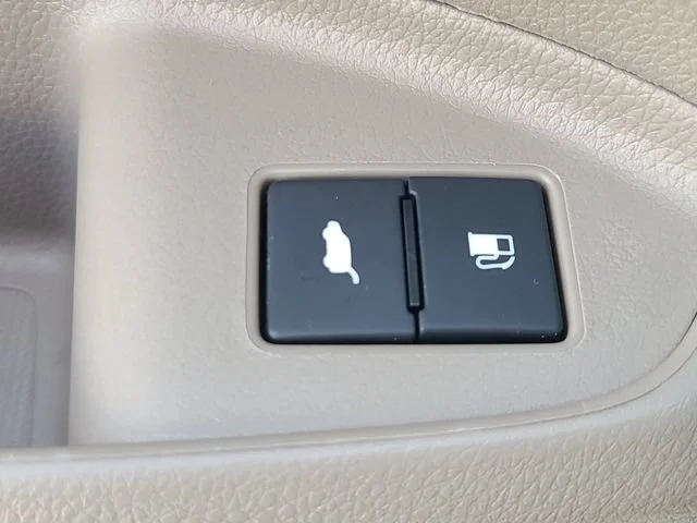 Used 2019 White Honda Touring 7-Passenger image 21