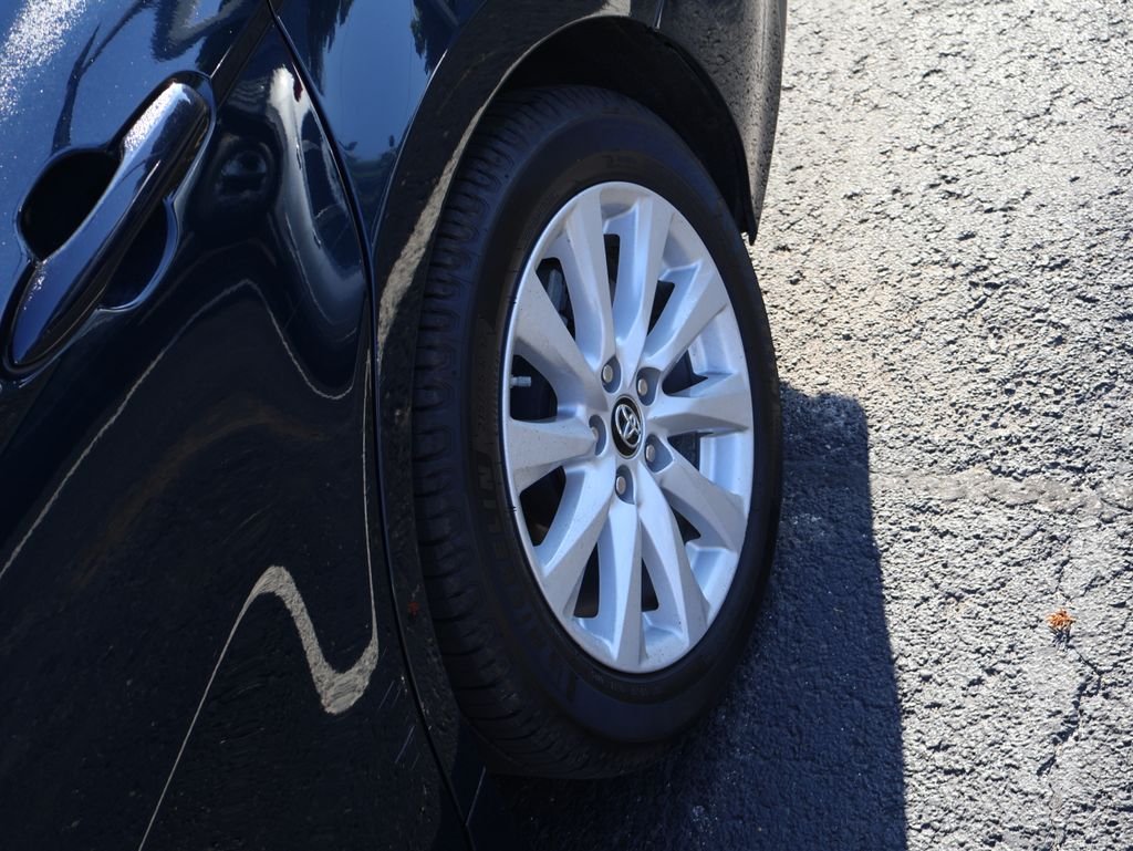 Used 2018 Blue Toyota LE image 11