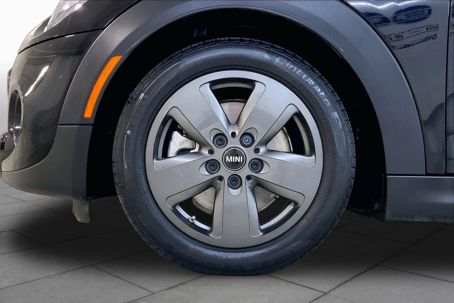 Used 2021 Midnight Black Metallic MINI Cooper S image 10