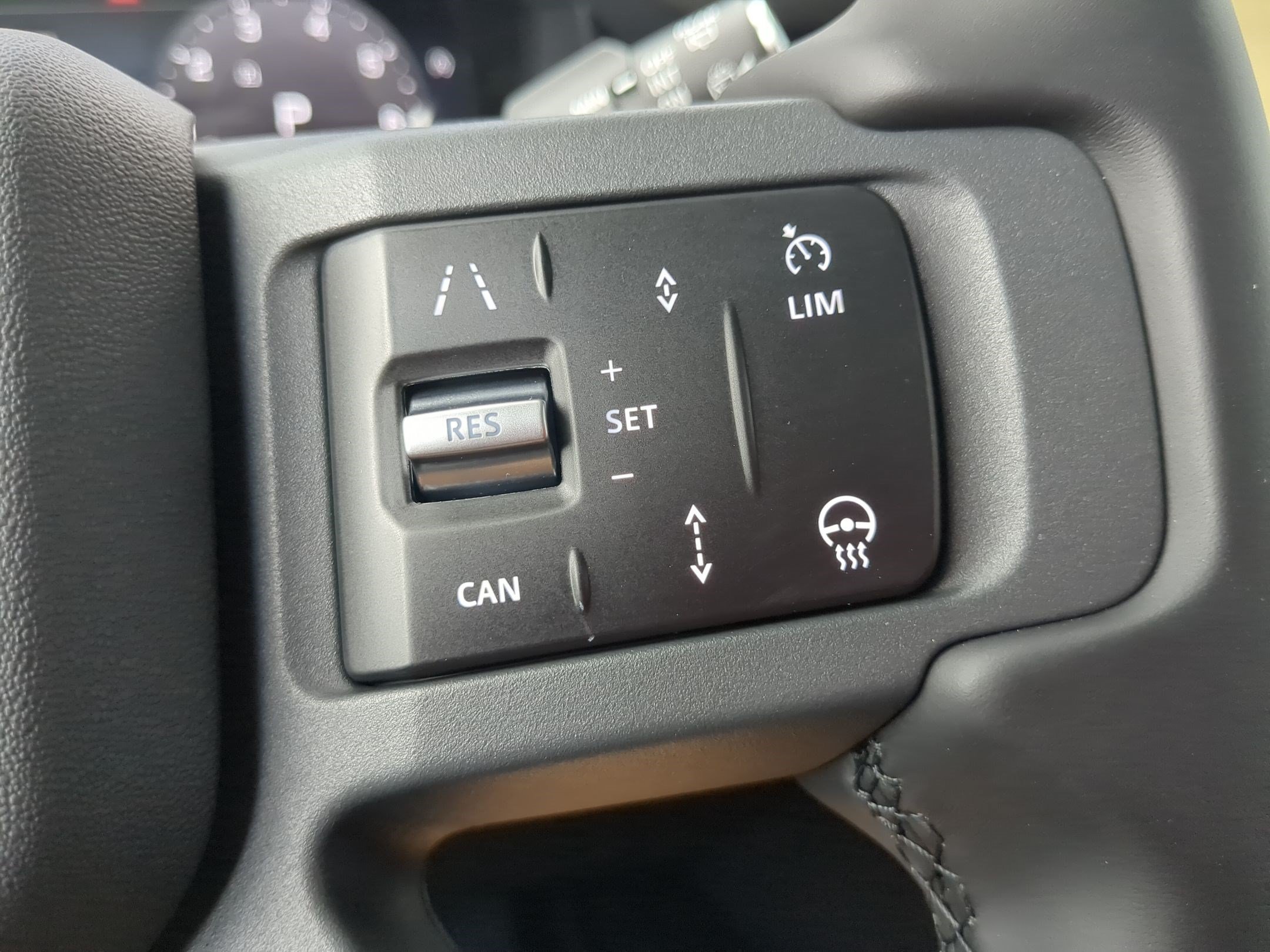 New 2026 Carpathian Grey Land Rover P400 X-Dynamic SE image 17
