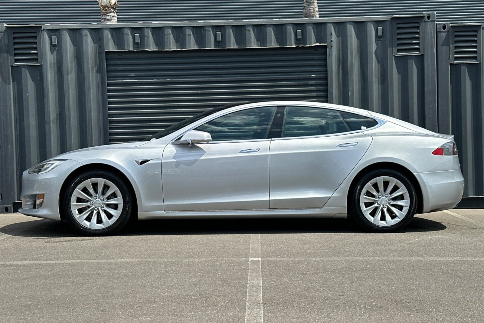 Used 2018 Tesla Model S 100D with VIN 5YJSA1E20JF282908 for sale in Long Beach, CA