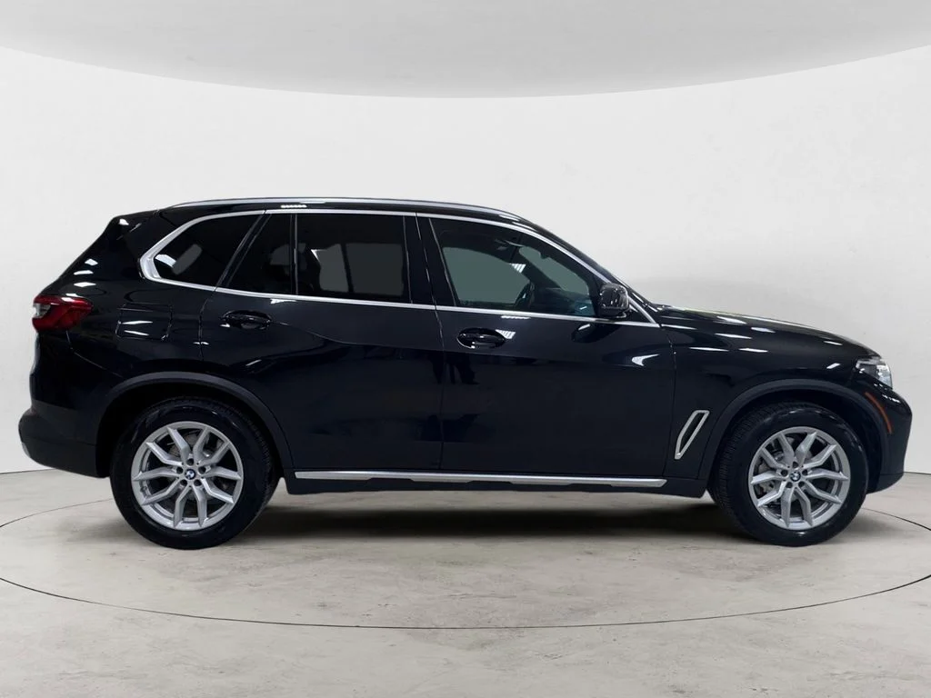 Used 2019 Black BMW xDrive40i image 6