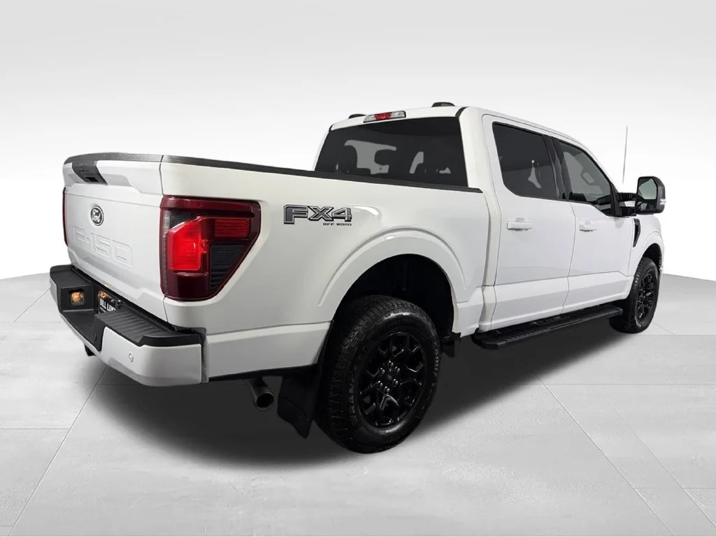 Used 2025 Oxford White Ford XLT image 7