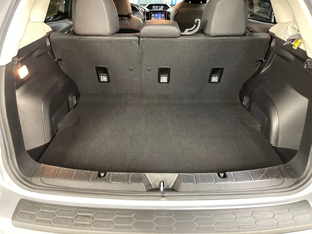 Used 2019 Silver Subaru 2.0i Limited image 28