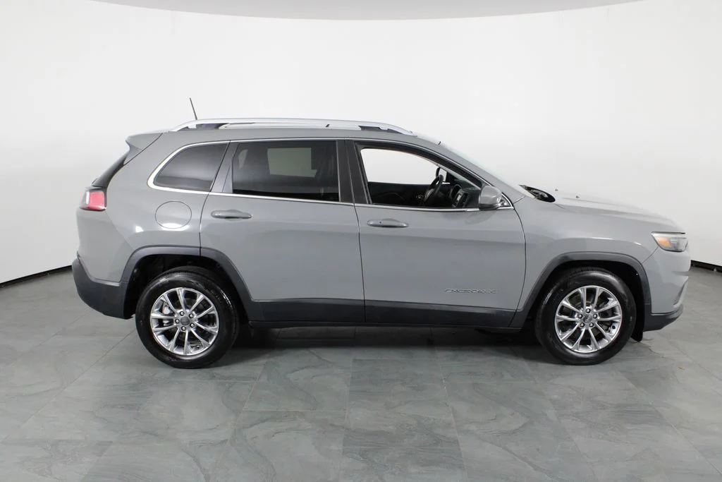 Used 2020 Gray Jeep Latitude Plus image 10