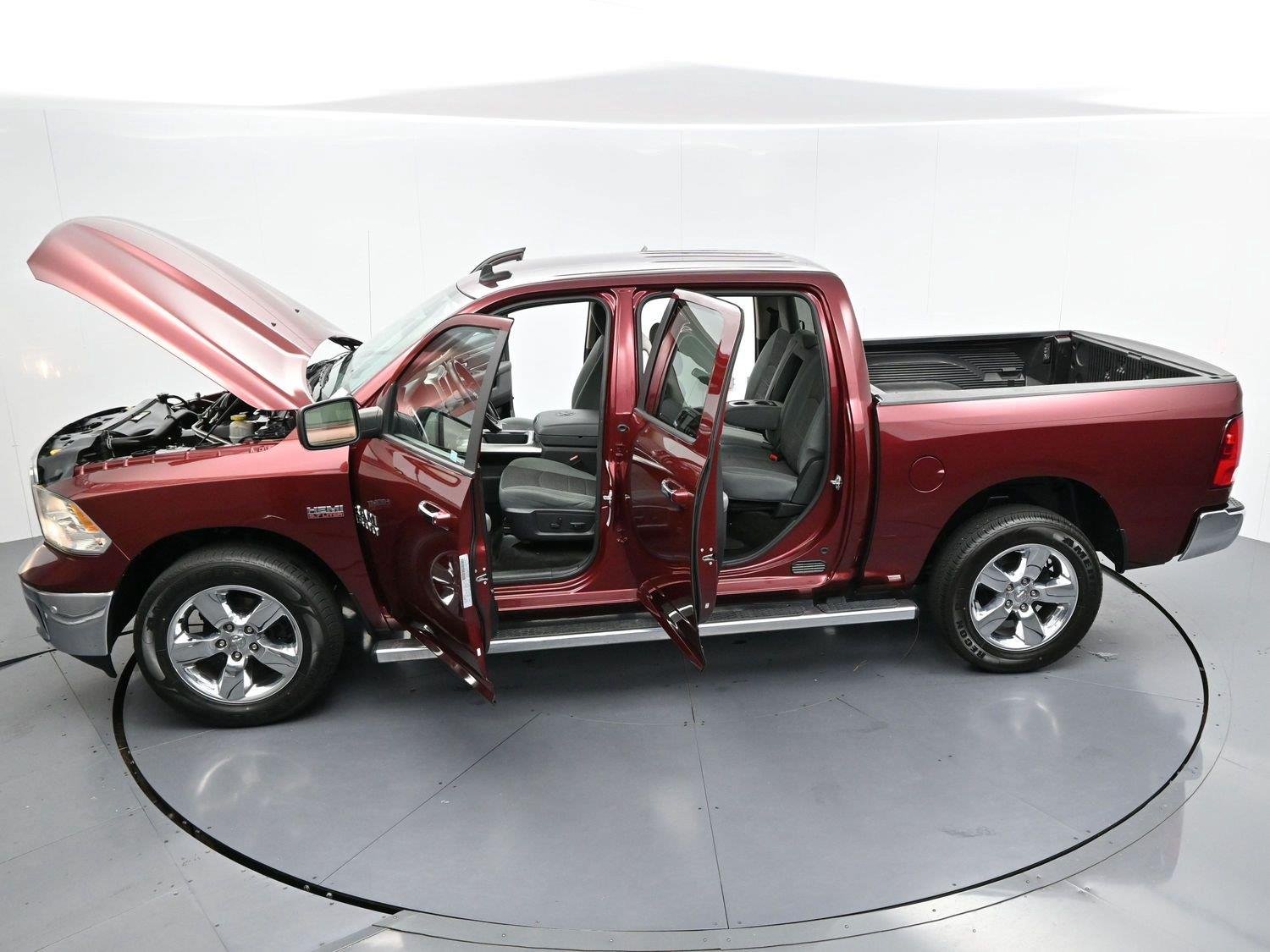 Used 2017 Delmonico Red Pearlcoat Ram Big Horn image 40
