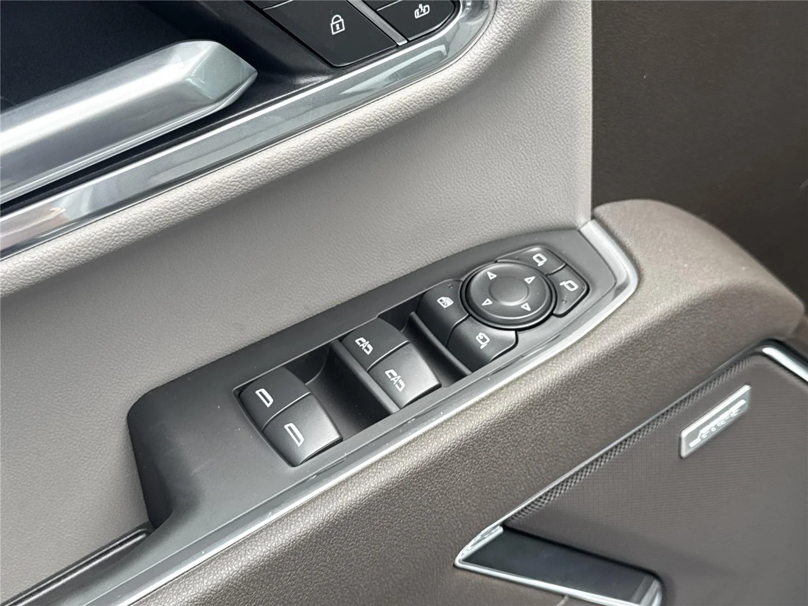 2026 GMC Sierra 1500 SLT - Photo 18