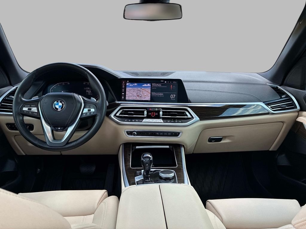 Used 2021 White BMW xDrive40i image 18