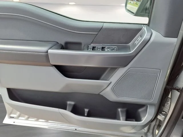 Used 2025  Ford Y image 14
