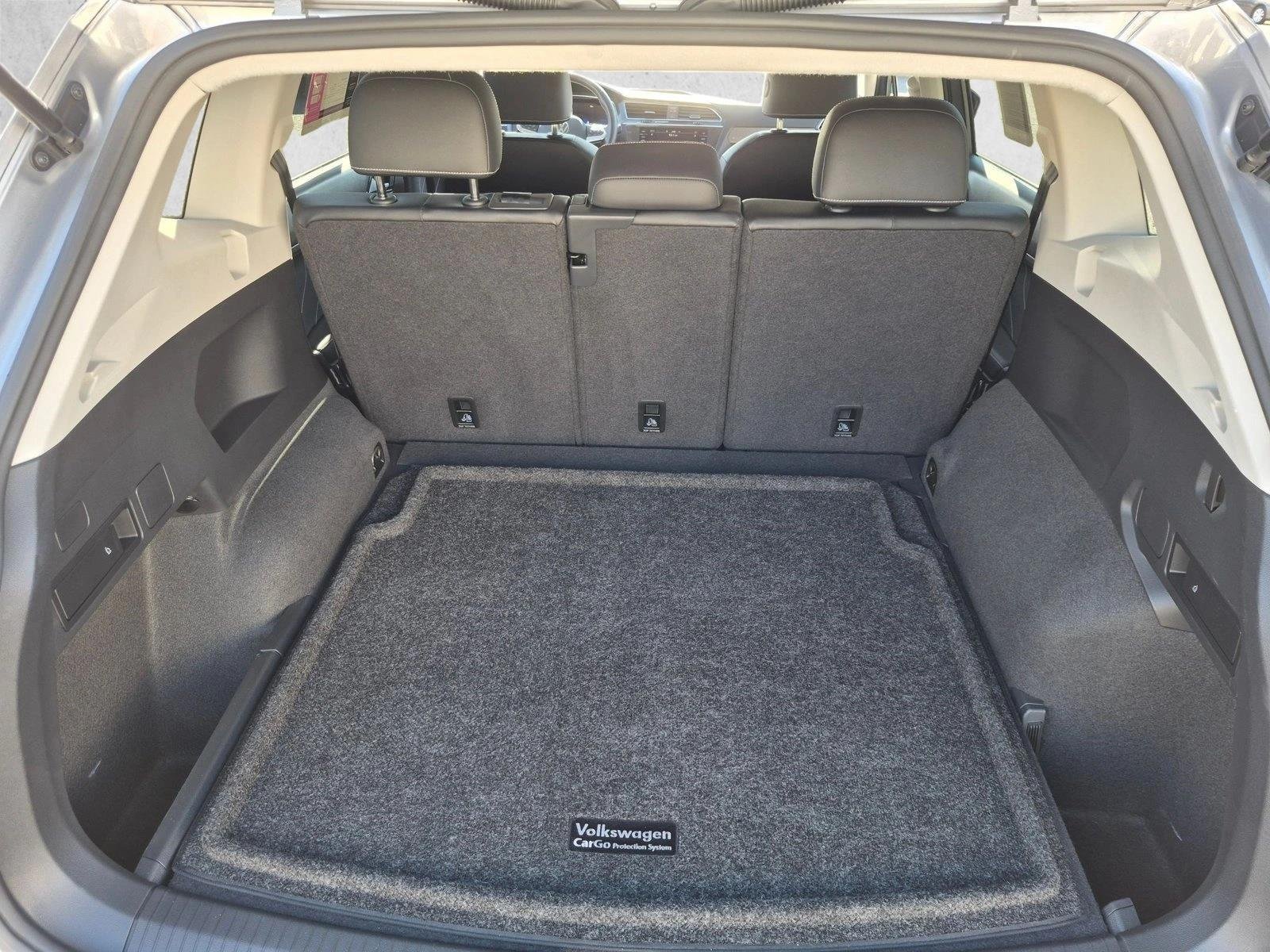 Used 2024 Pyrite Silver Metallic Volkswagen SE image 6