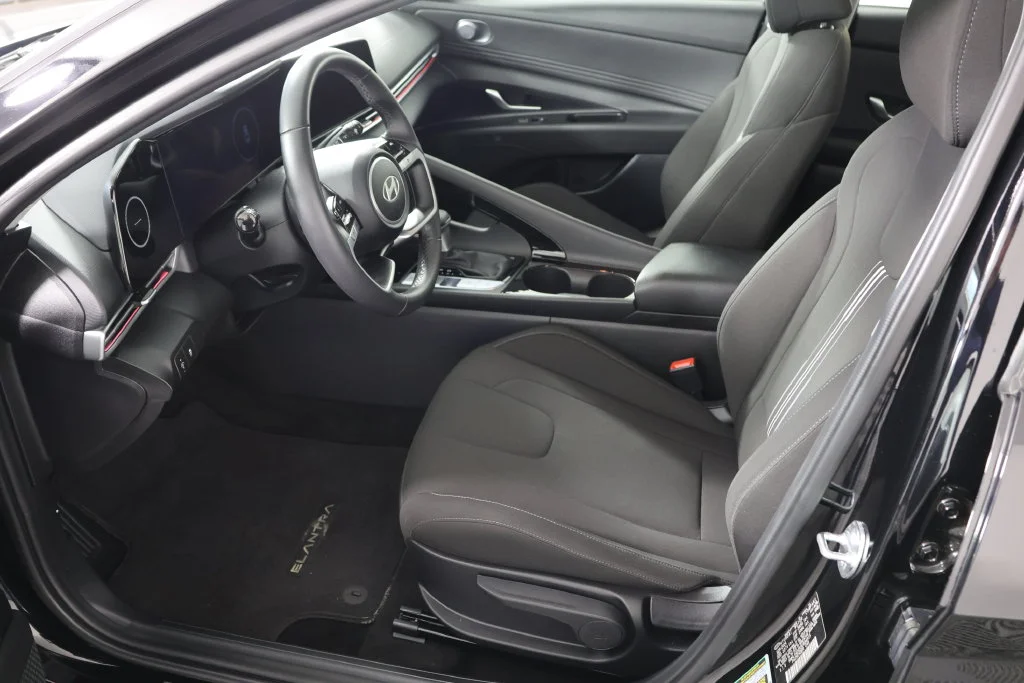 Used 2025 Abyss Black Hyundai SEL Convenience image 20