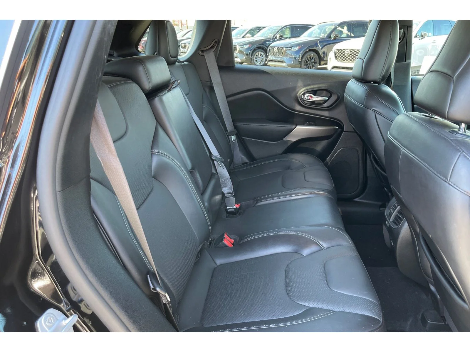 Used 2021 Diamond Black Crystal Pearlcoat Jeep Latitude Lux image 19