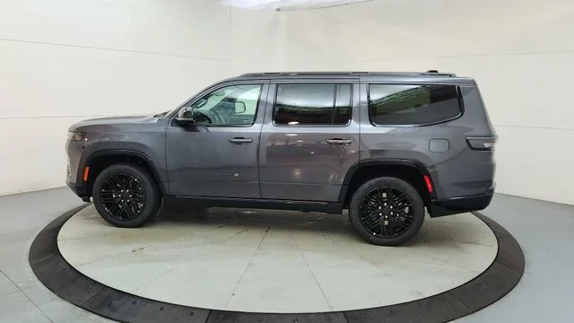 New 2026 Baltic-Gray Metallic Clear-Coat Exterior Paint Jeep Limited Reserve image 6