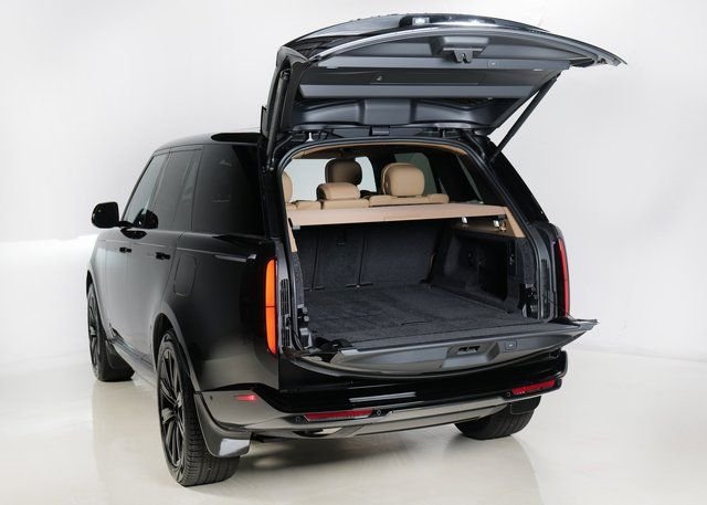New 2026 Santorini Black Land Rover SE image 29