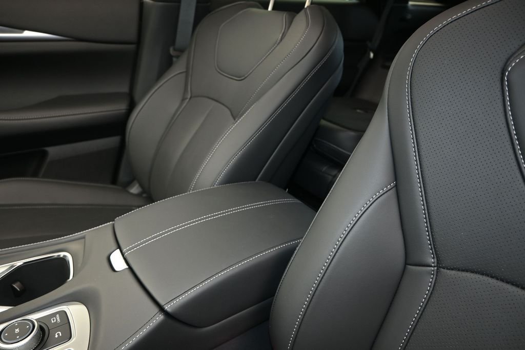 New 2027 RADIANT WHITE INFINITI Sport AWD image 14