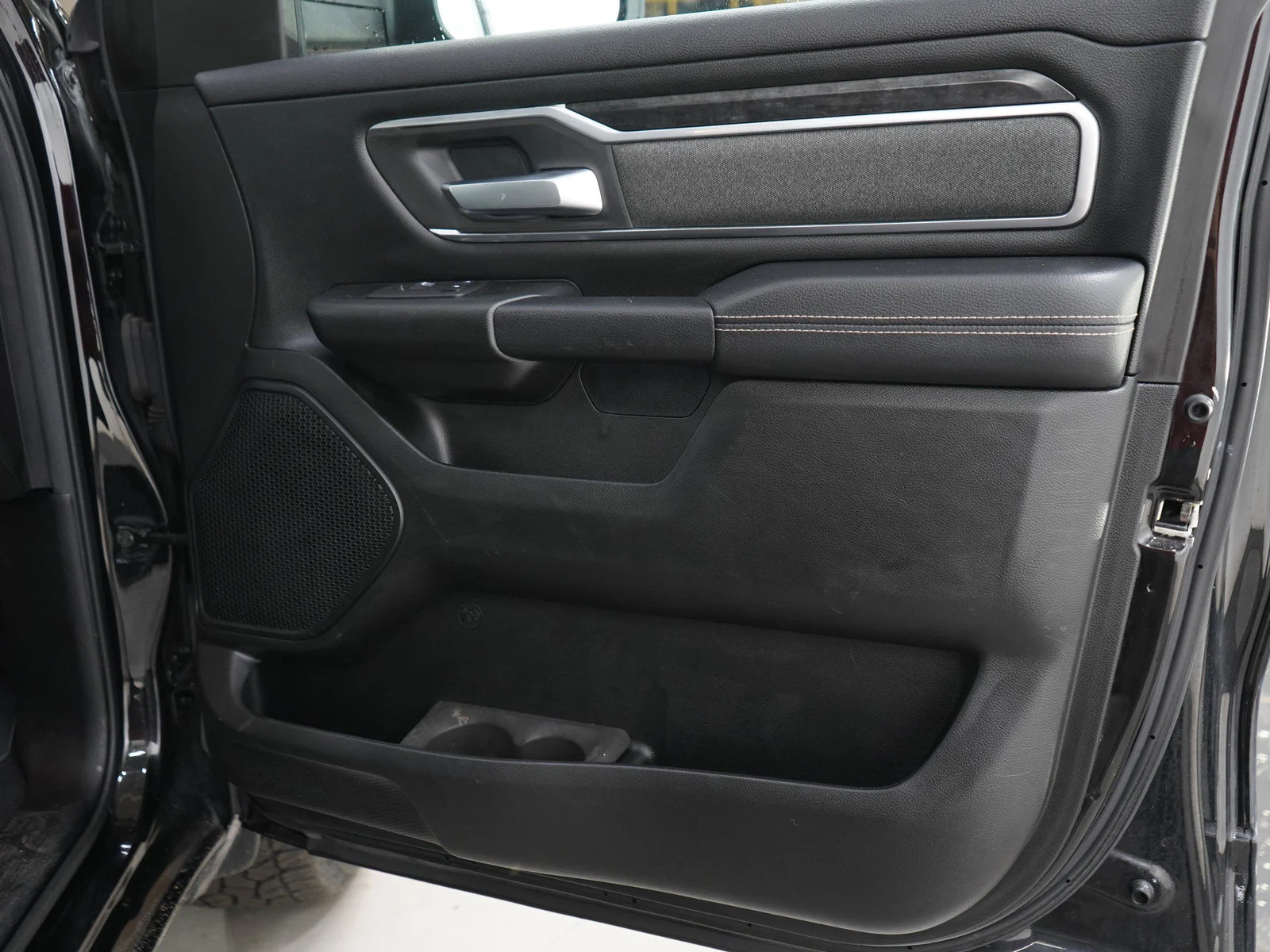 Used 2019 Diamond Black Crystal Pearlcoat Ram Big Horn/Lone Star image 9