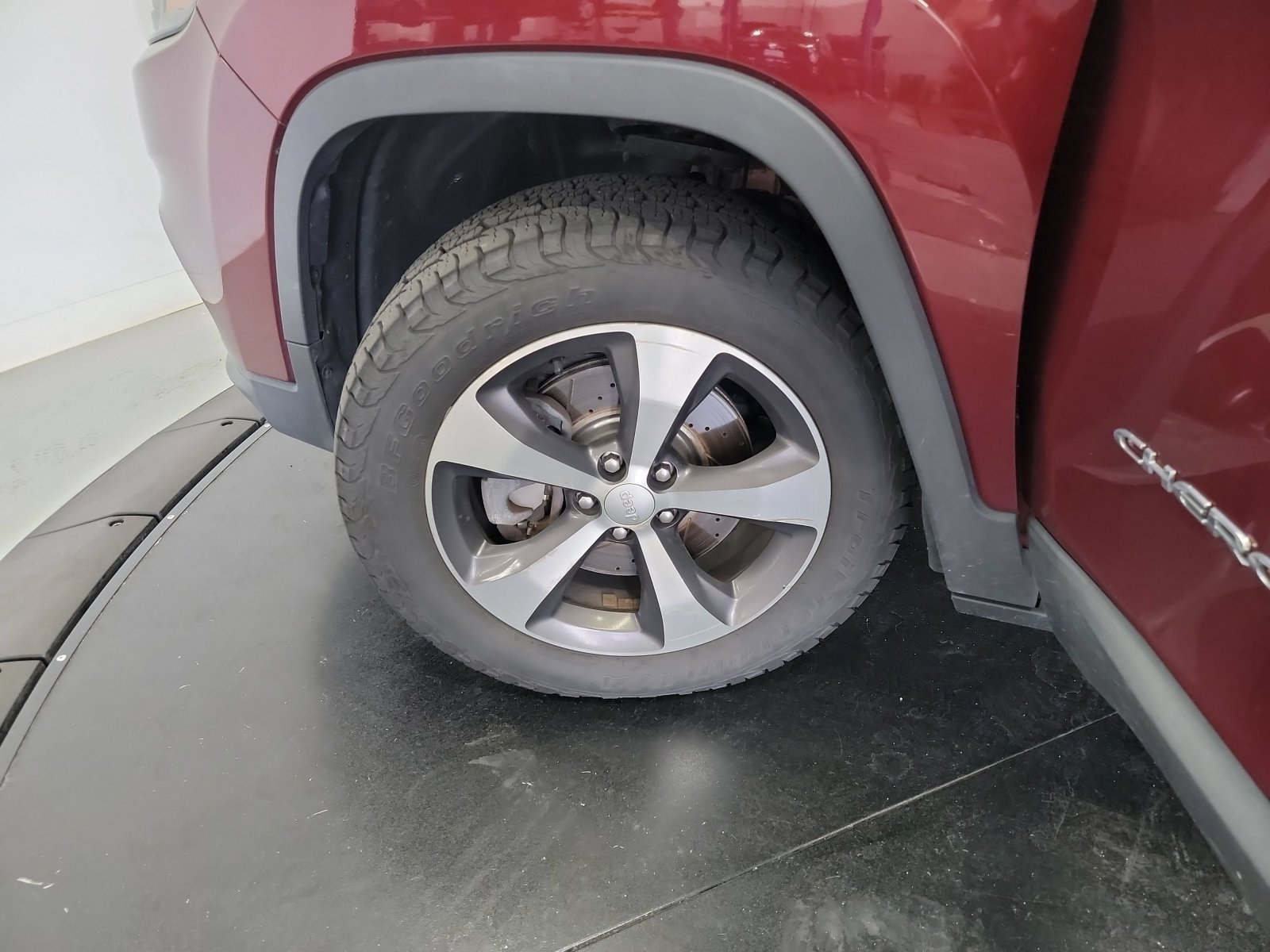 Used 2020 Velvet Red Pearlcoat Jeep Limited image 28