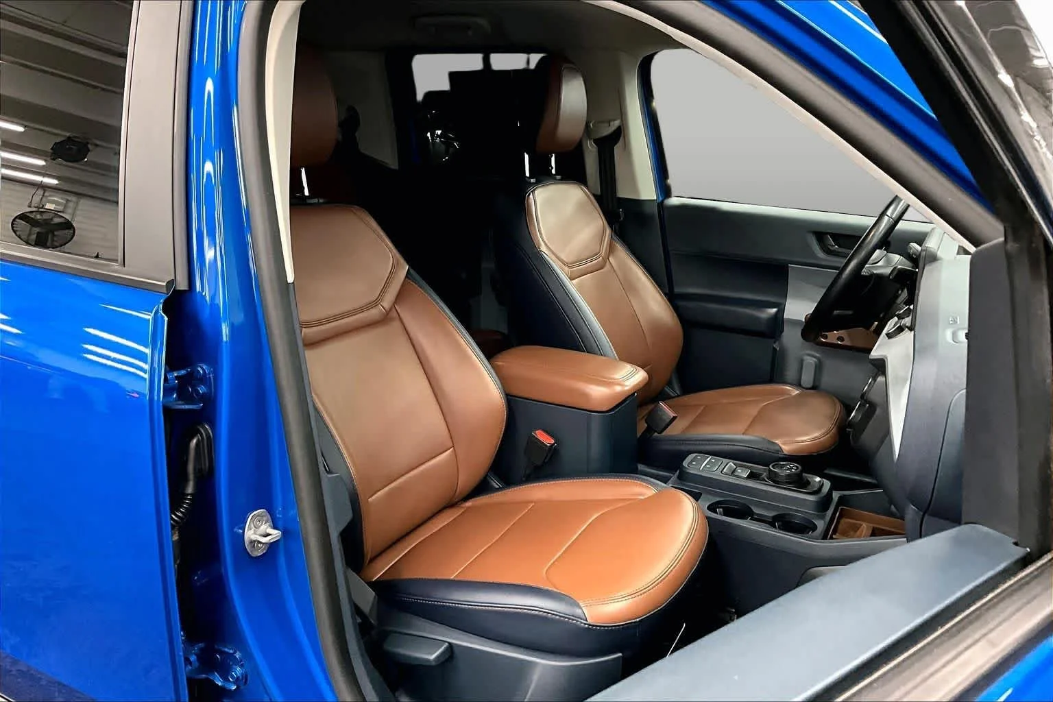 Used 2022 Velocity Blue Metallic Ford Lariat image 8