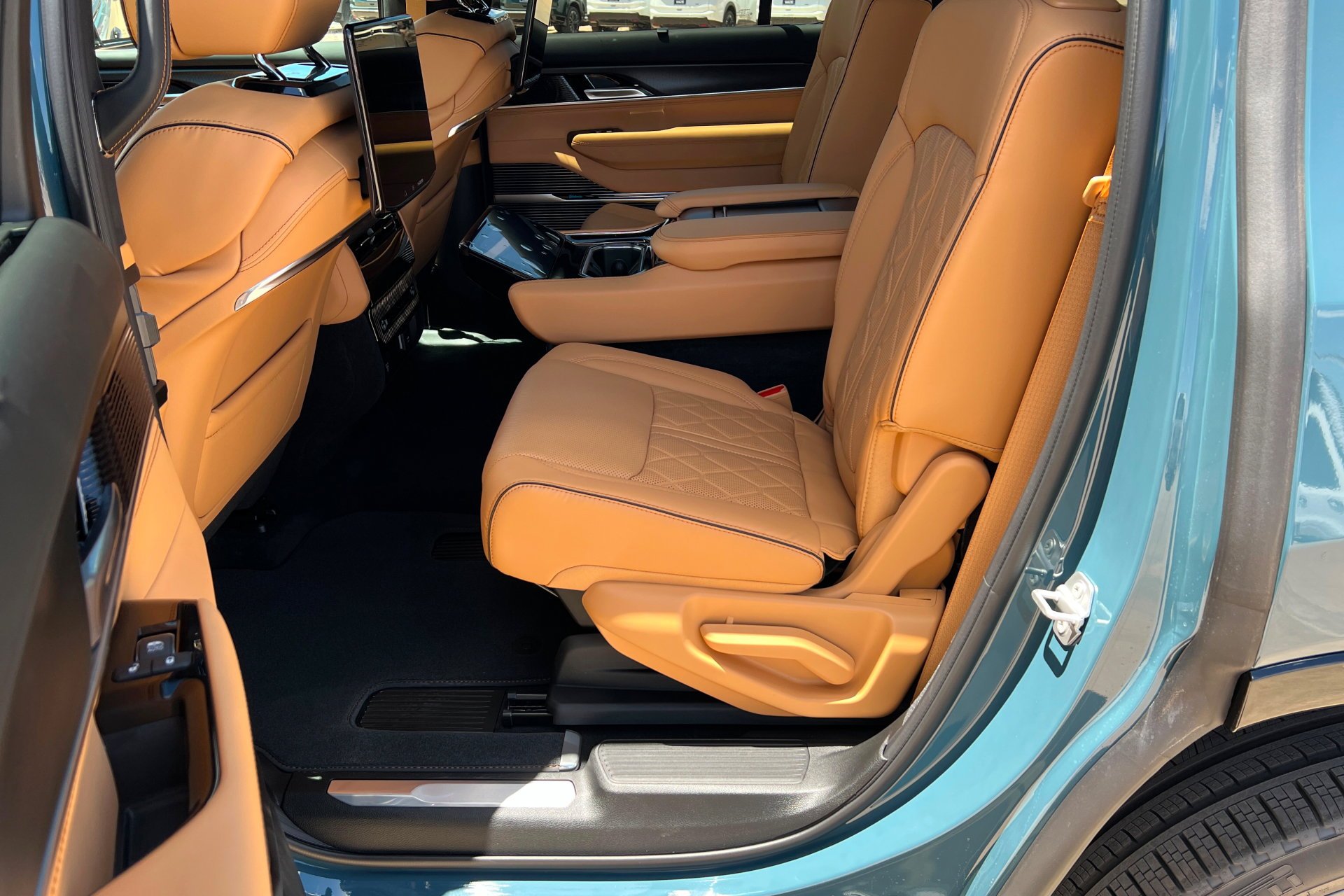 New 2026 Steel Blue Exterior Paint Jeep Summit Reserve image 22