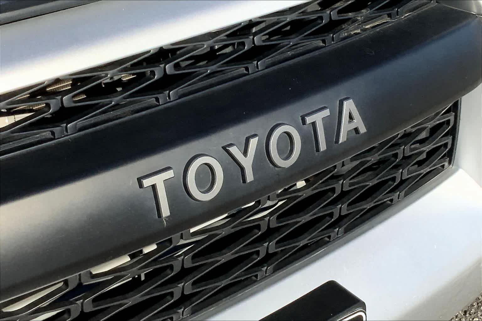 Used 2019 Classic Silver Metallic Toyota SR5 image 31