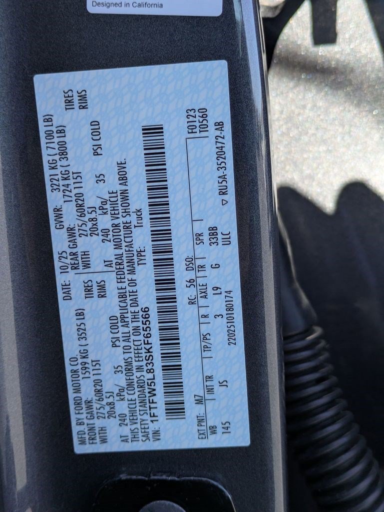 Used 2025 Gray Metallic Ford LARIAT image 33