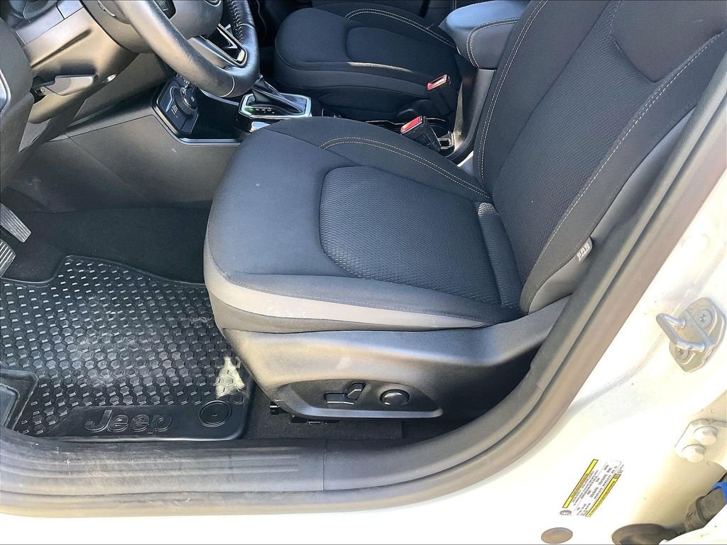 Used 2022 Alpine White Clearcoat Jeep Altitude image 31