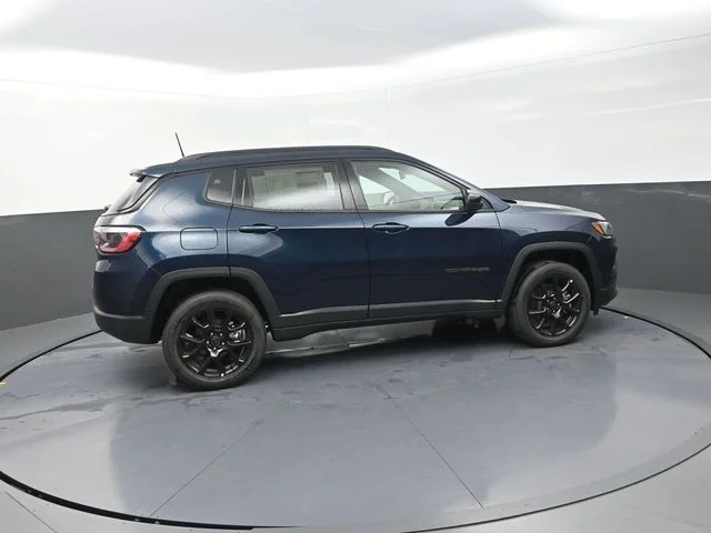 New 2026 Fathom Blue Pearl-Coat Exterior Paint Jeep Latitude image 10