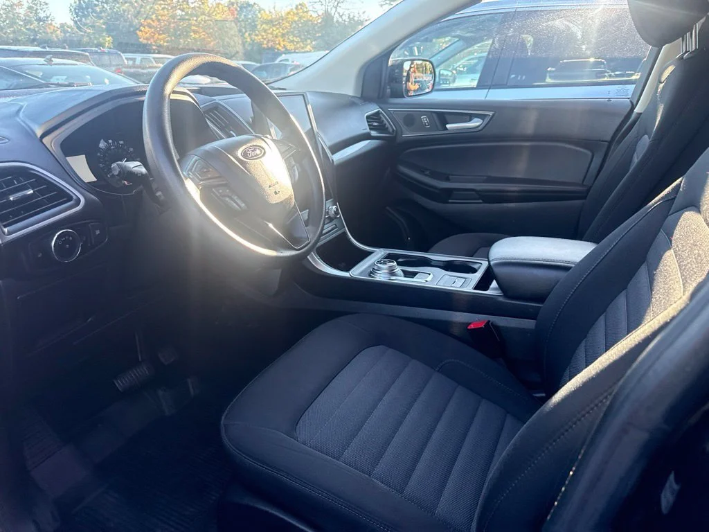 Used 2024 Black Ford SE image 3