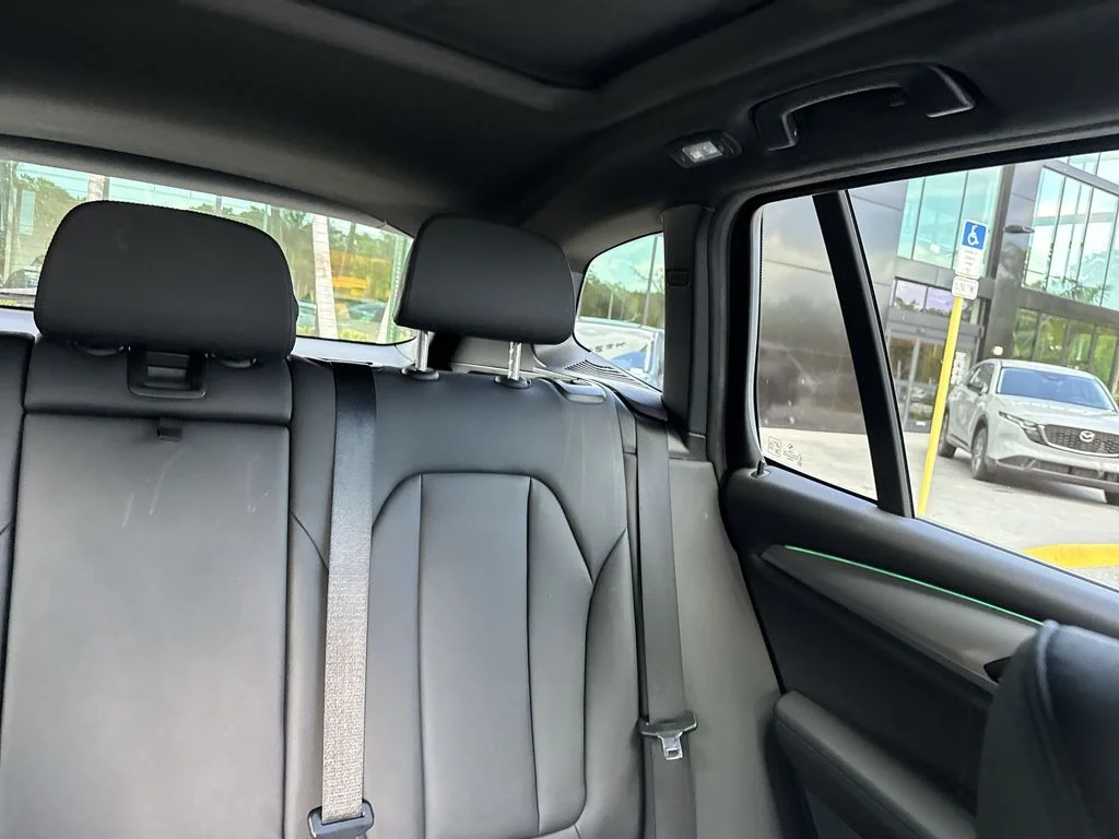 Used 2021 Alpine White BMW sDrive30i image 19
