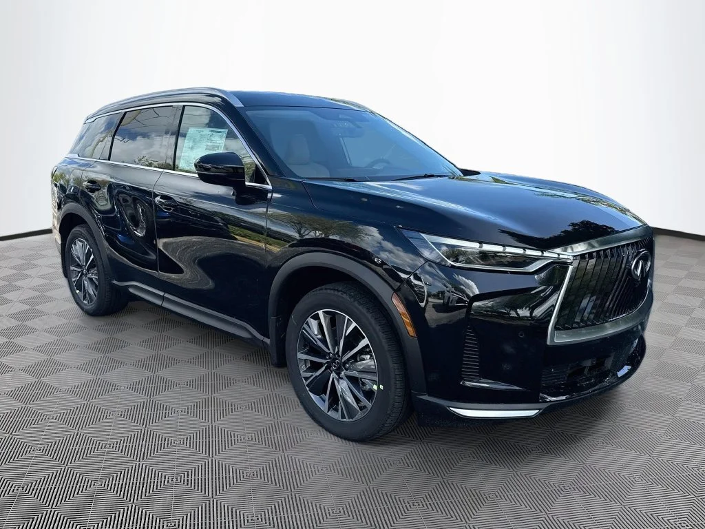New 2027 Black INFINITI LUXE image 3