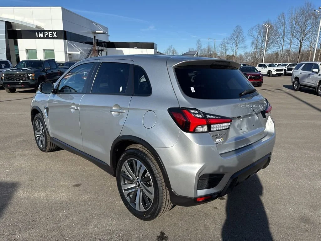 Used 2023 Silver Mitsubishi ES image 3