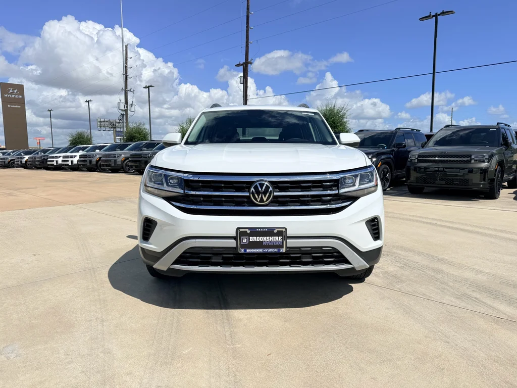 Used 2022  Volkswagen 2.0T SE image 3