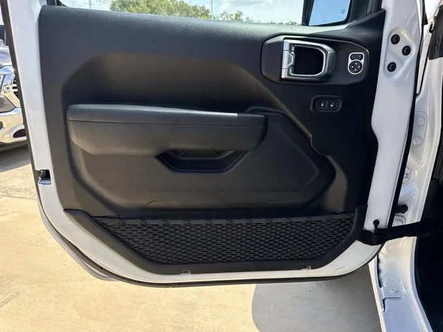 Used 2025 White Jeep Sport S image 24
