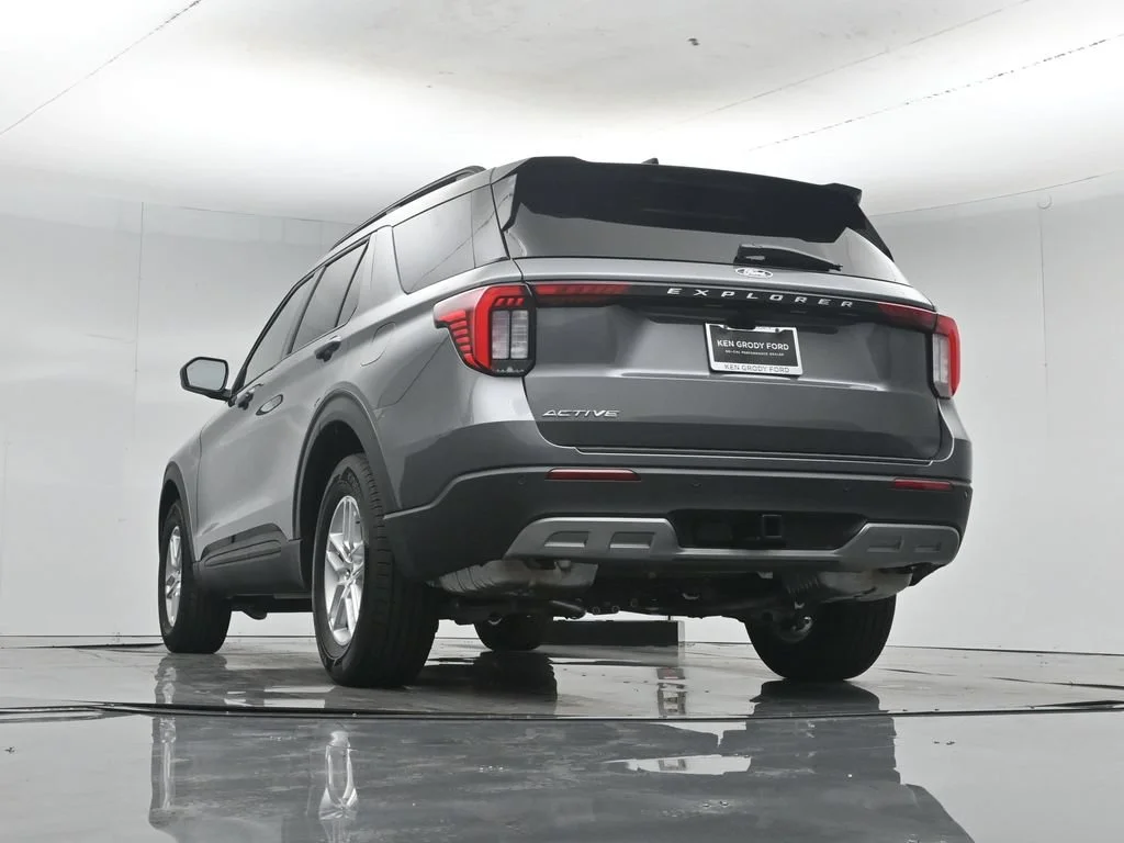 New 2027 Carbonized Gray Metallic Ford Active image 46
