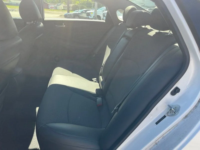 Used 2012 White Hyundai SE image 9