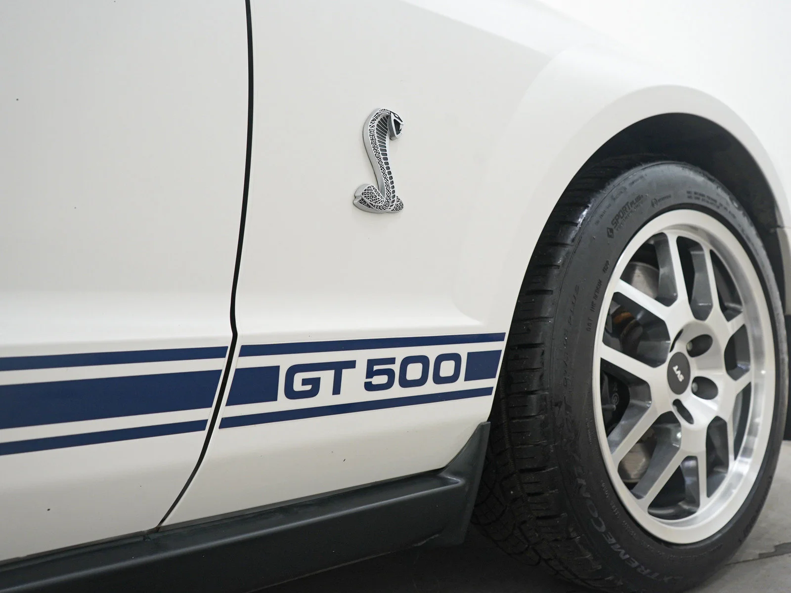 Used 2009  Ford Shelby GT500 image 9