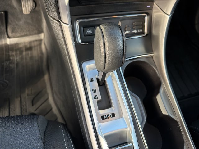 Used 2022 White Subaru Premium image 22