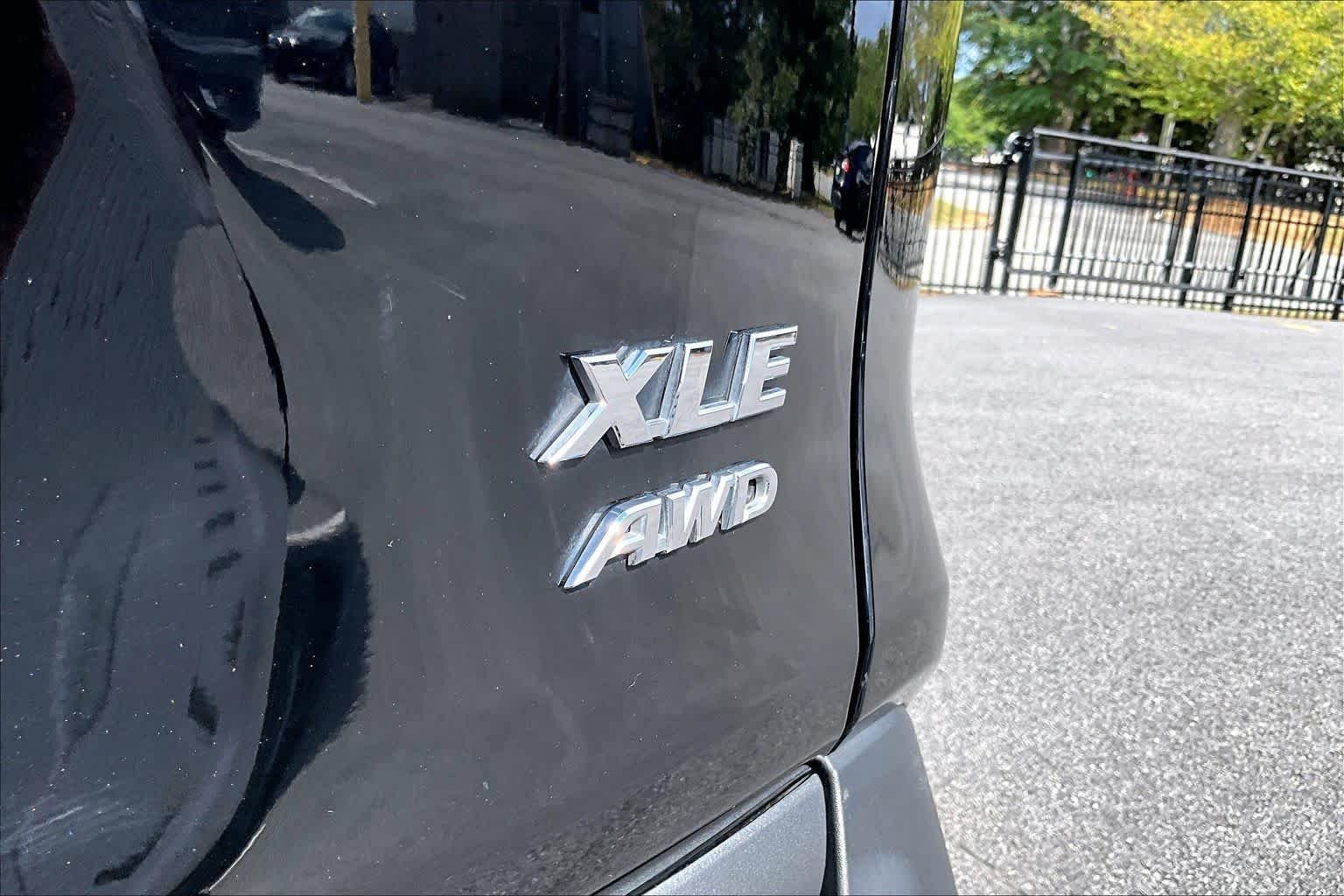 Used 2025 Midnight Black Metallic Toyota XLE image 10