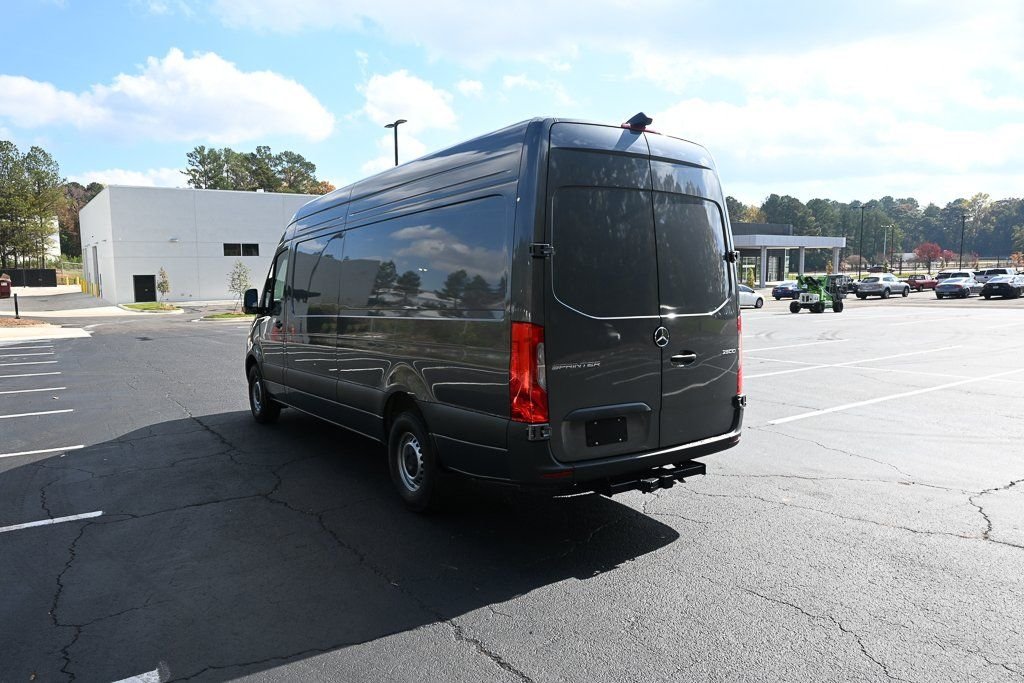 Used 2026 Selenite gray metallic Mercedes-Benz Cargo 170 WB image 4